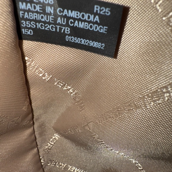 Michael Kors Gilly Large Drawstring travel tote - Picture 2 of 6